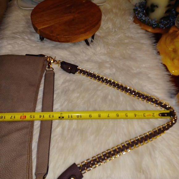 G.H. Bass & Co. Large Leather Taupe Women's Shoulder Bag 16x14" - Picture 13 of 16